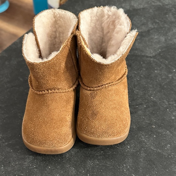 UGG Tan Suede Baby Booties - Picture 1 of 4